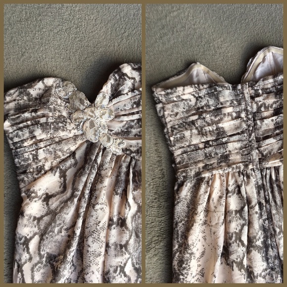 🍂 H&M Strapless Snakeskin Print Dress Size 4 🍂 - Picture 5 of 8